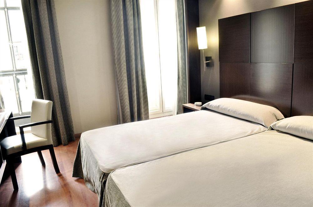 Catalonia Goya Hotel Madrid Room photo